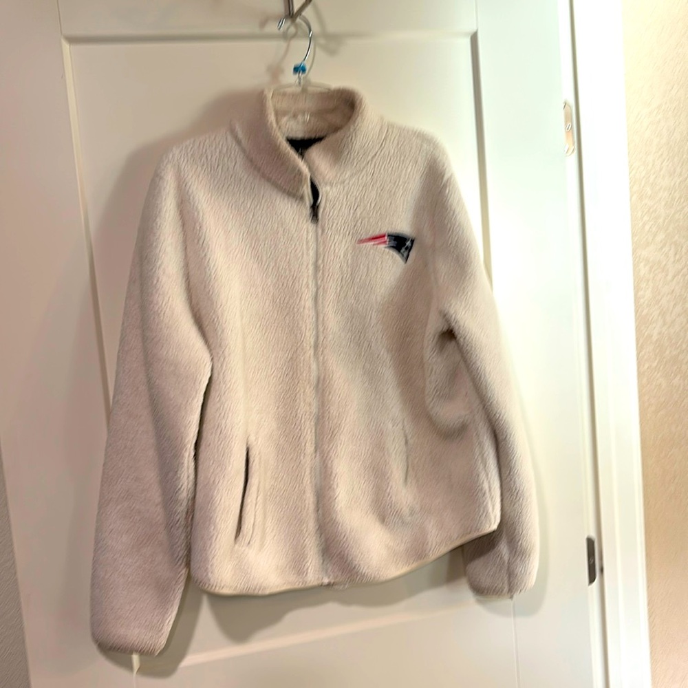 Nice New Englandand Patriots Ladies waist length jacket
